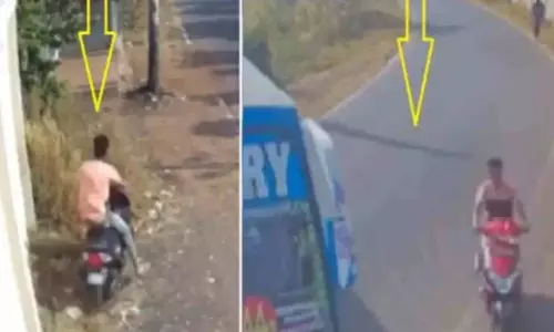 Trending Video: ఒక్క క్షణంలో బ్రతికిపోయాడు.. ఈ వీడియో చూశారంటే అదిరిపోతారు! Trending Video: ఒక్క క్షణంలో బ్రతికిపోయాడు.. ఈ వీడియో చూశారంటే అదిరిపోతారు!