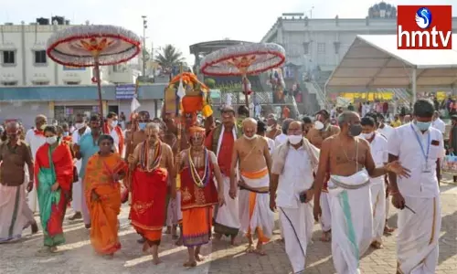 తిరుమల శ్రీవారికి గోదా మాలల సమర్పణ తిరుమల శ్రీవారికి గోదా మాలల సమర్పణ