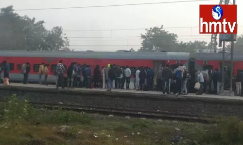 Smoke on AP Express in Nekkonda Railway Station Warangal District Smoke on AP Express in Nekkonda Railway Station Warangal District