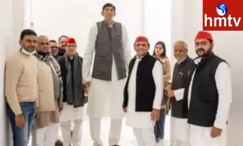 Indias Tallest man Dharmendra Pratap Singh Joined in Samajwadi Party Indias Tallest man Dharmendra Pratap Singh Joined in Samajwadi Party