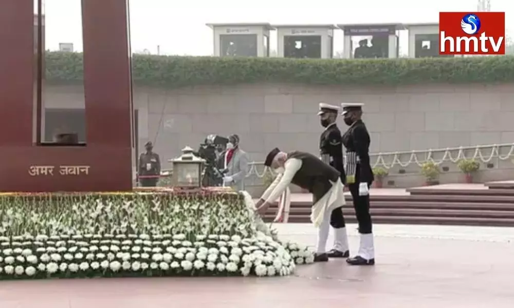PM Narendra Modi Pays Tribute to Fallen Heroes at National War Memorial | National News Today