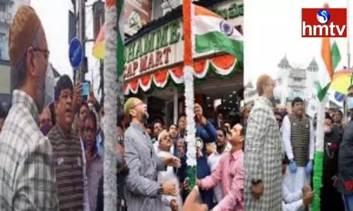 MIM Leader Asaduddin Owaisi National Flag Hosting on Madeena Cross Road Hyderabad | TS News Today MIM Leader Asaduddin Owaisi National Flag Hosting on Madeena Cross Road Hyderabad | TS News Today