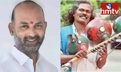 BJP Chief Bandi Sanjay Meets Padma Shri Kinnera Mogulaiah | TS News Today