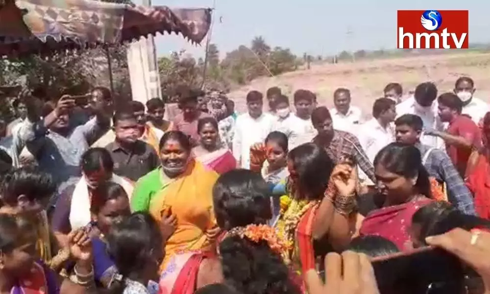MLA Seethakka who played with the tribals in Medaram