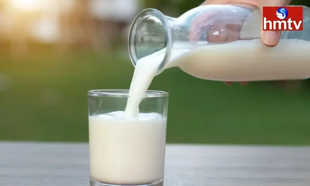 Milk contains almonds, honey and turmeric to strengthen muscle