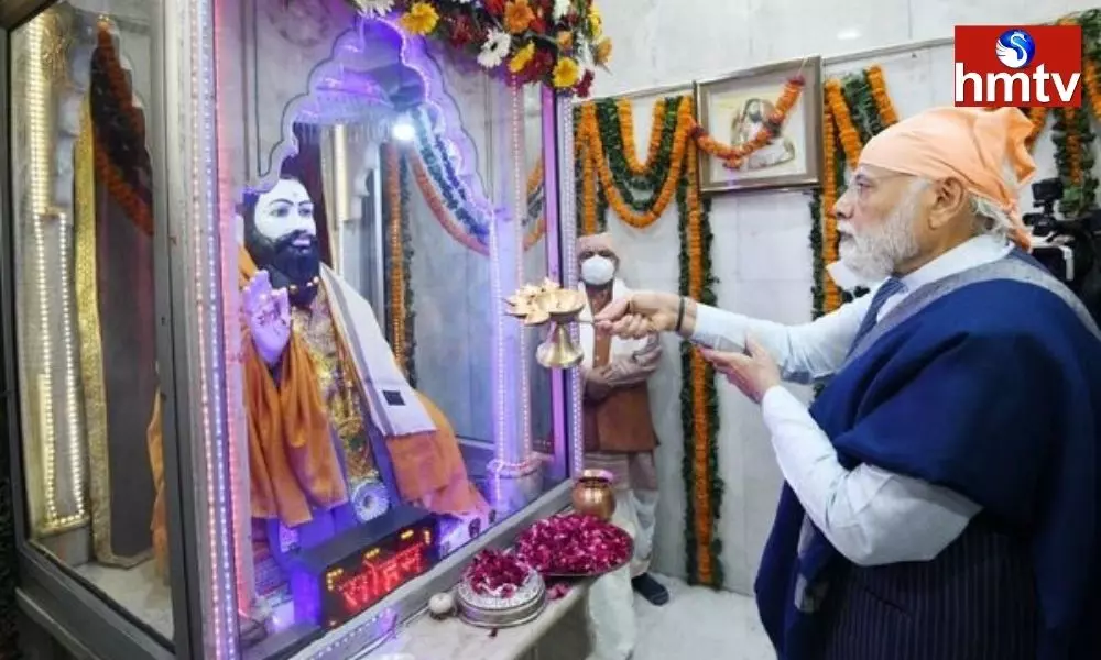 PM Narendra Modi offers Prayers at Shri Guru Ravidas Vishram Dham Mandir in Delhi