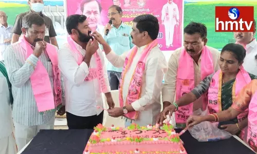 Nizamabad: నిజామాబాద్ జిల్లా వేల్పూర్లో కేసీఆర్ పుట్టినరోజు వేడుకలు Nizamabad: నిజామాబాద్ జిల్లా వేల్పూర్లో కేసీఆర్ పుట్టినరోజు వేడుకలు