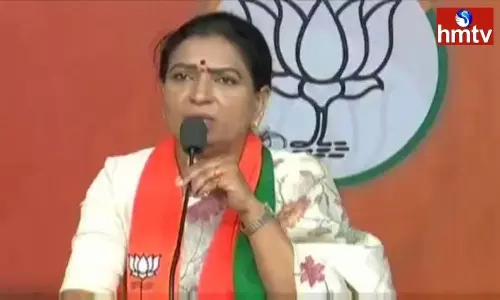 DK Aruna Demanded that a Presidential Rule be Imposed in Telangana DK Aruna Demanded that a Presidential Rule be Imposed in Telangana