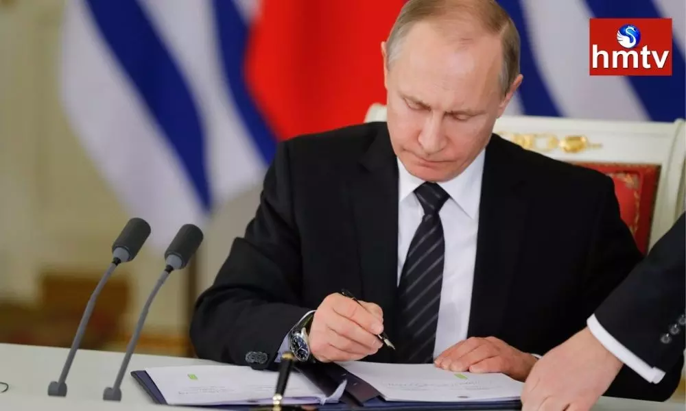 Vladimir Putin Signs Law Introducing 15 Year Jail Term