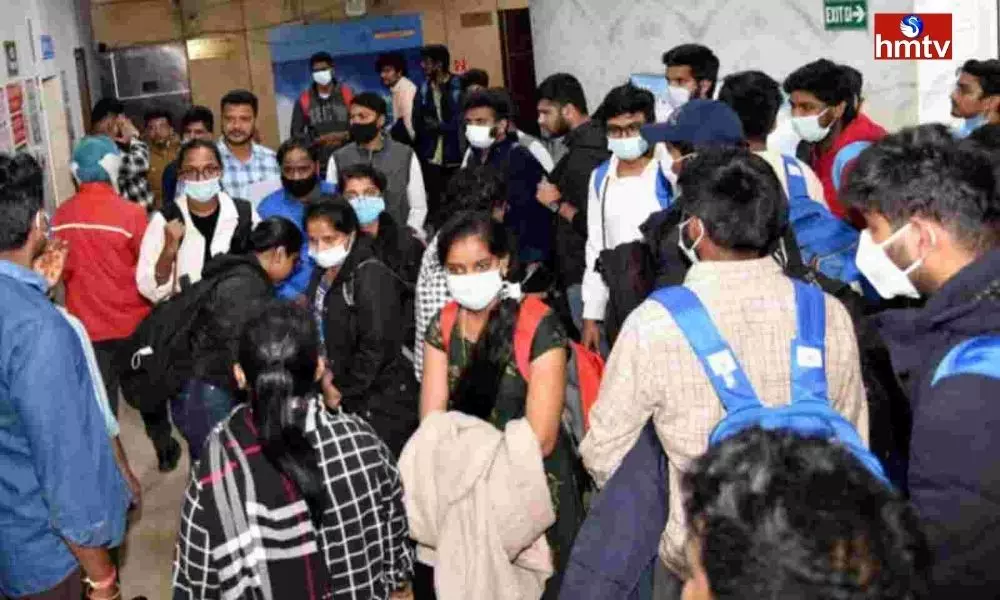 15 Students Arrived in Visakhapatnam from Ukraine