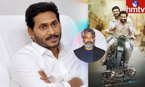 Director SS Rajamouli Reached at Gannavaram Airport To Meet CM Jagan Director SS Rajamouli Reached at Gannavaram Airport To Meet CM Jagan