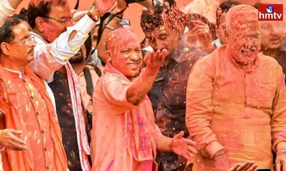 CM Yogi Adityanath Participated in UP Holi Celebrations 2022 | Live News
