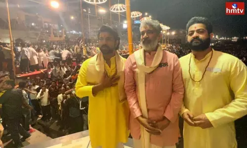 వారణాసిలో ఆర్ఆర్ఆర్ టీమ్ పవిత్ర గంగానదికి ప్రత్యేక పూజలు... వారణాసిలో ఆర్ఆర్ఆర్ టీమ్ పవిత్ర గంగానదికి ప్రత్యేక పూజలు...