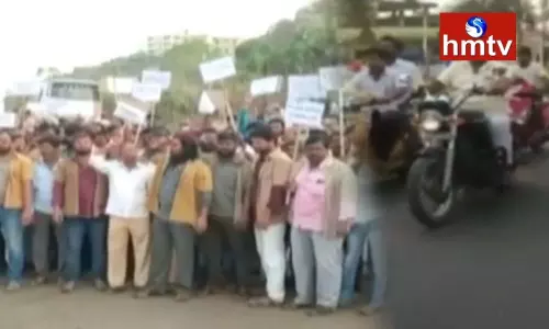 journalists Dharna in Yadadri