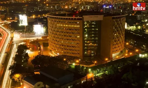 Two Competing Capitals in the Software Industry