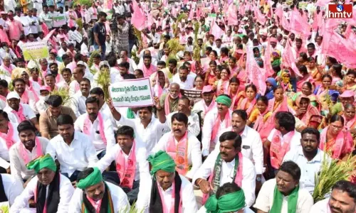 TRS Party Protest in Delhi on Paddy Procurement | KCR | Live News