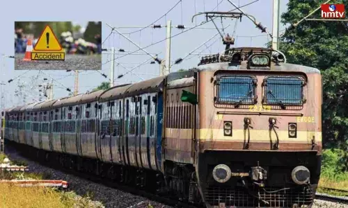 Konark Express Hits Passenger who Crossing Track in Ganguvari Singadam Srikakulam District | Live News