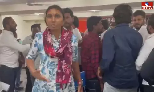 NSUI Executives Fight Each Other in a Meeting Held in Hyderabad NSUI Executives Fight Each Other in a Meeting Held in Hyderabad