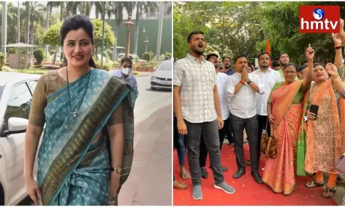 Shiv Sena Workers Protest Outside the Residence of MP Navneet Rana