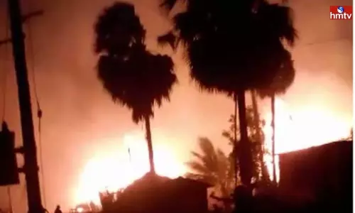 Breaking News: ములుగు జిల్లాలో భారీ అగ్ని ప్రమాదం.. 40 ఇళ్లు దగ్ధం..