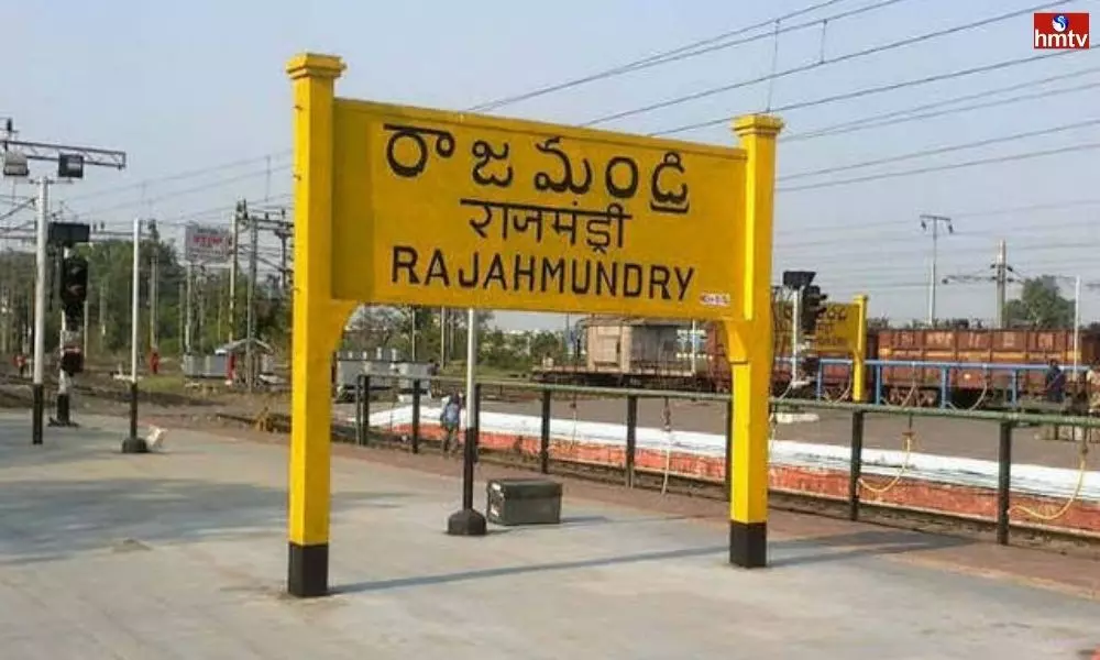 Missed Train Accident at Rajahmundry | Telugu News