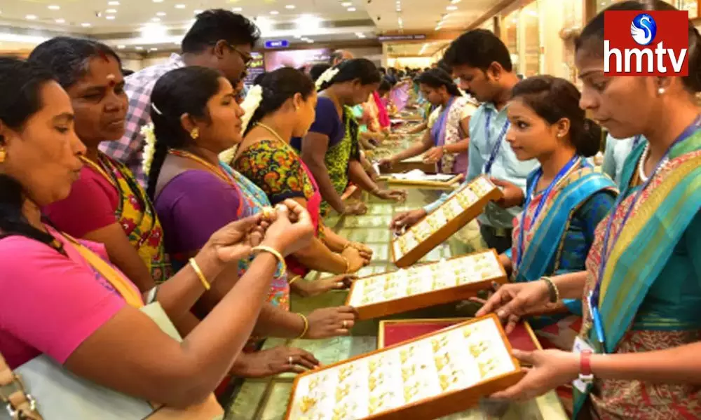 Public Huge Rush in Jewellery Shops Due to Akshaya Tritiya