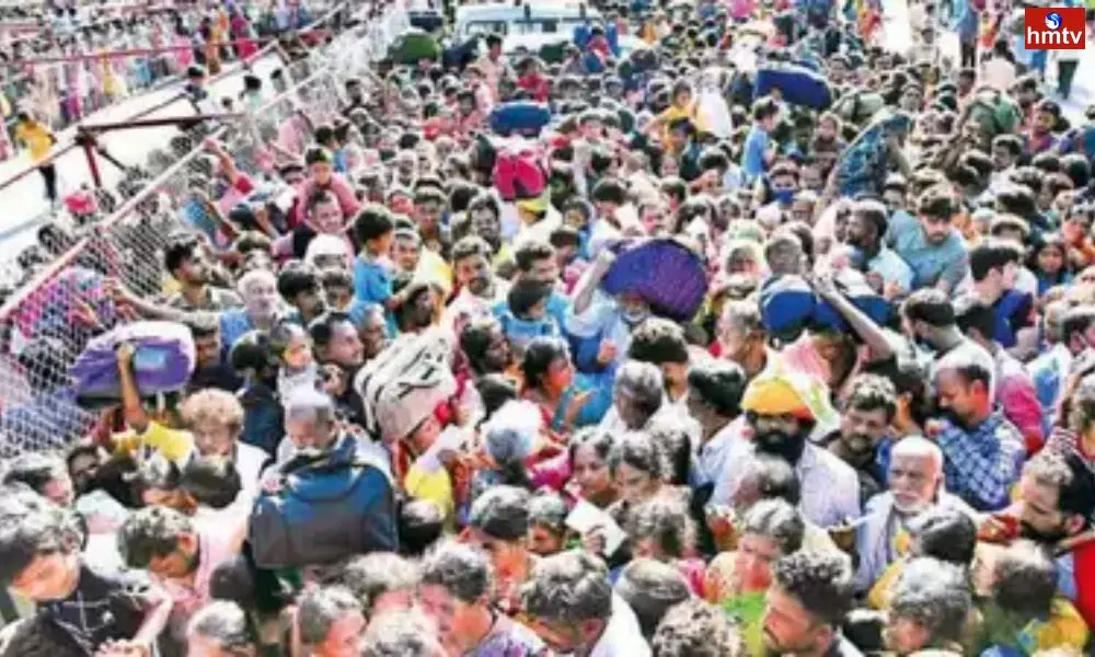 Devotees Crowd Increased in Tirumala Tirupati It Takes 6 Hours for Darshanam | Live News