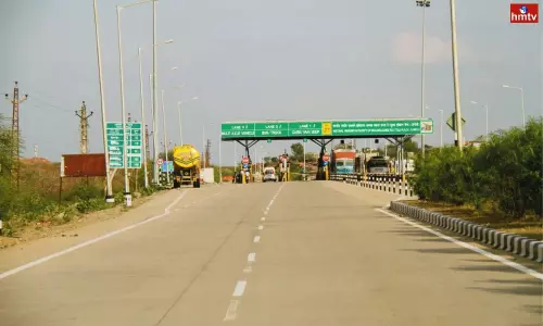 YCP Leader Followers Attack on Toll Gate Staff Veeravalli Toll Gate | AP Live News