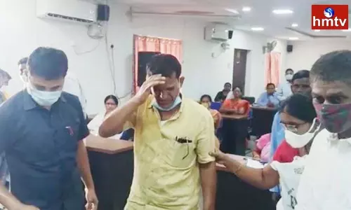 Man Commits Suicide at Warangal Collectorate | Telugu News