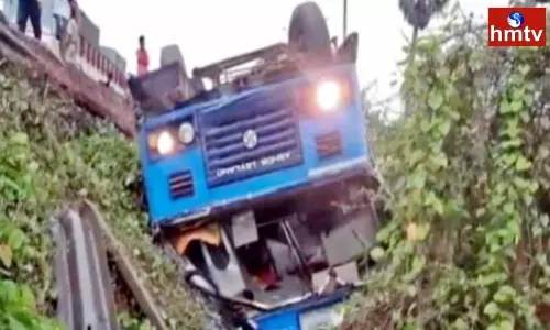 15 injured in Road accident in Nellore District 15 injured in Road accident in Nellore District