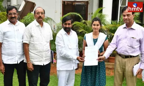 Minister Jagadish Reddy Handover Appointment Letter to Line Woman