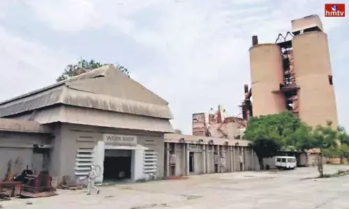 Employees and Labour Protest to Reopen CCI in Adilabad | Live News Today Employees and Labour Protest to Reopen CCI in Adilabad | Live News Today