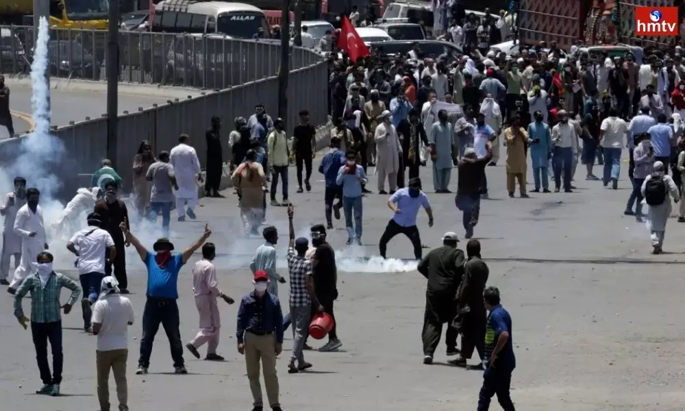 Imran Khans Azadi March in Lahore Turns Violent as Cops Fire Tear Gas