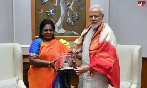 TS Governor Tamilisai Soundararajan is Behind the Speech of Narendra Modi in Hyderabad | Live News TS Governor Tamilisai Soundararajan is Behind the Speech of Narendra Modi in Hyderabad | Live News