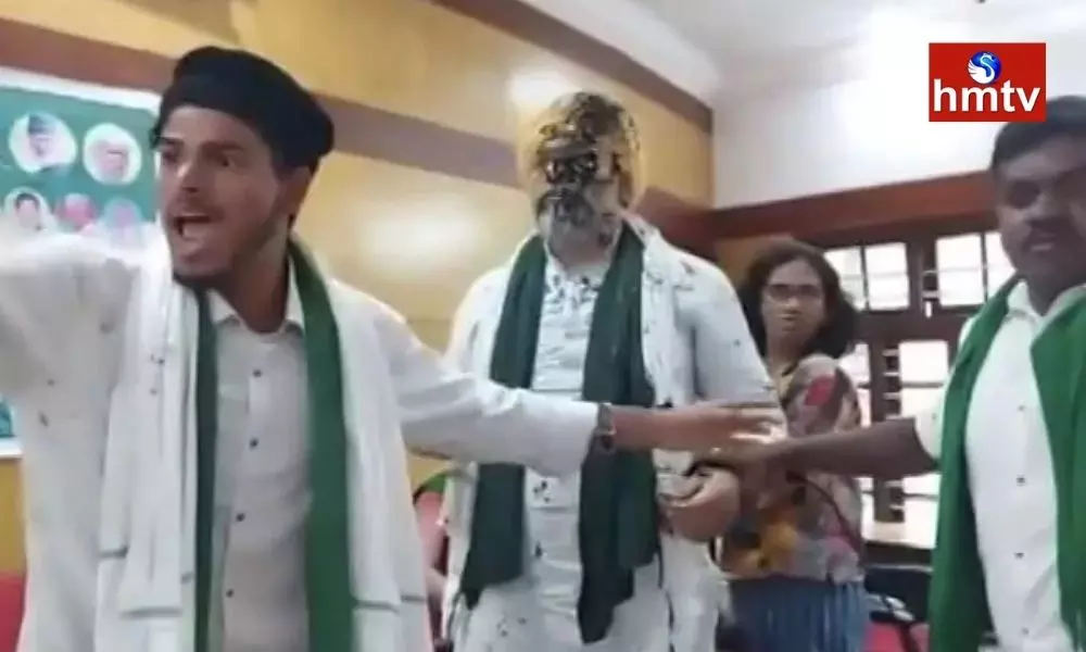 Ink Attack On Farmer Leader Rakesh Tikait In Bengaluru