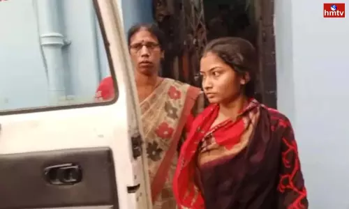 Bangladesh Woman Swims to India to Marry Lover