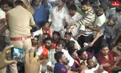 BJP Leaders Protest At Jubilee Hills Police Station BJP Leaders Protest At Jubilee Hills Police Station