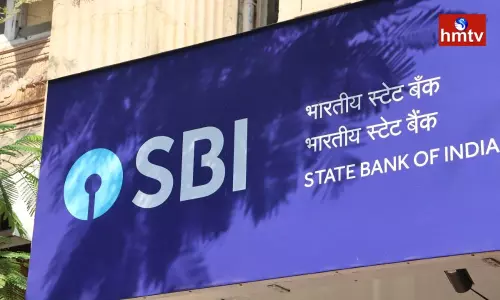 Account Holders Depressing SBI Bank Staff in Medak Account Holders Depressing SBI Bank Staff in Medak