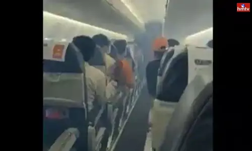 SpiceJet Flight Makes Emergency Landing SpiceJet Flight Makes Emergency Landing
