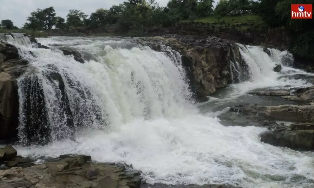 Kuntala Falls is a tourist attraction