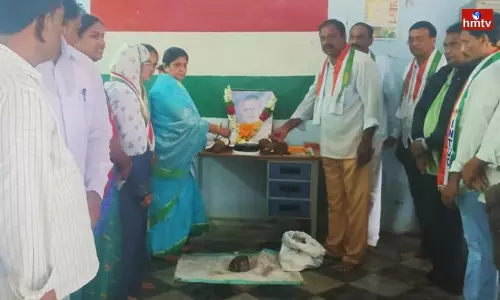 Nandini Vikramarka Paid Tribute to YSR Nandini Vikramarka Paid Tribute to YSR