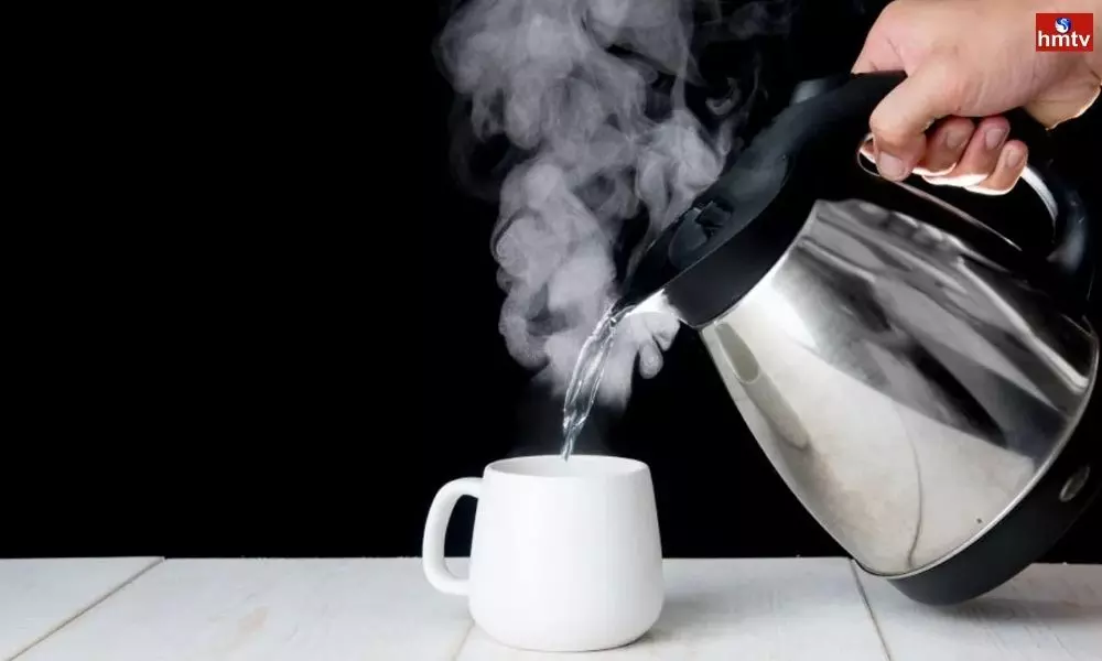 Know the disadvantages of drinking too much hot water