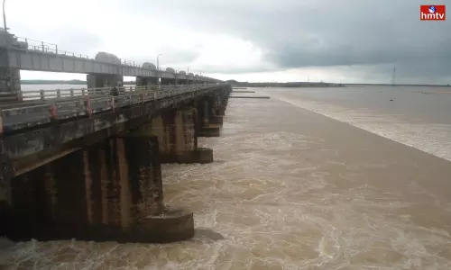 Flood Flow in Dowleswaram Barrage Flood Flow in Dowleswaram Barrage