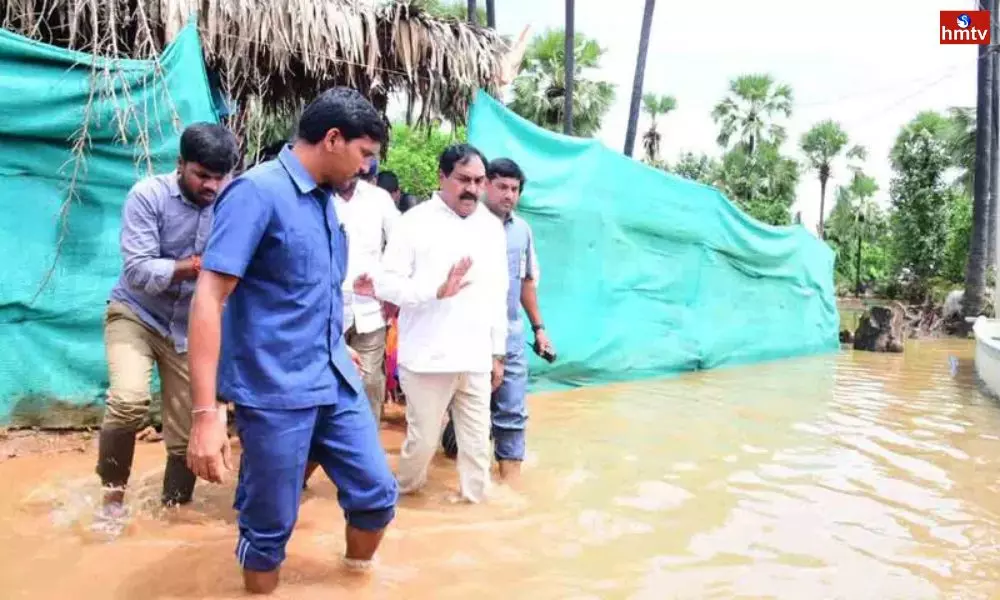 Minister Errabelli Dayakar Rao Visit Godavari Flood in Mulugu