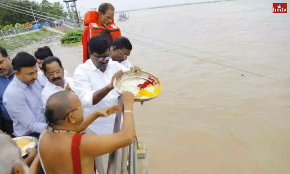 Minister Puvvada Ajay Kumar Special Prayers Godavari River