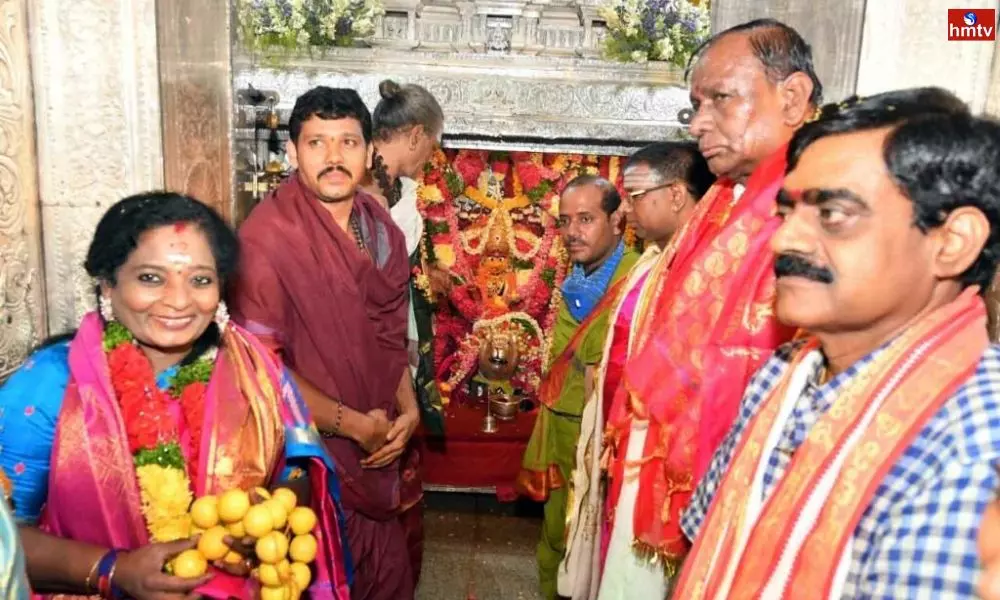 Governor Tamilisai visited Goddess Mahankali in Ujjain
