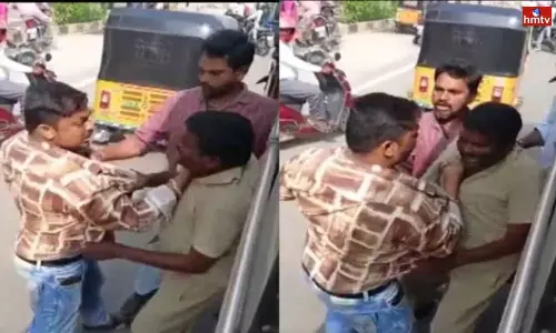 Auto Driver Attacked Bus Driver at Barkatpura