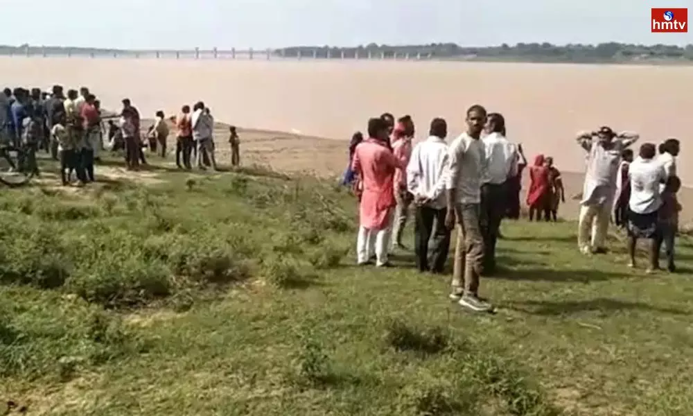At least 20 Killed as Boat Capsizes in Yamuna River