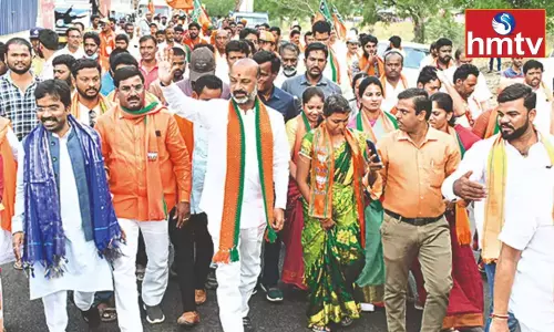 Police Notice to Bandi Sanjay To Stop Padayatra