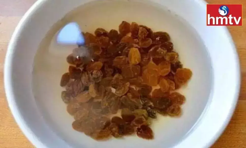 Benefits of Eating Soaked Raisins
